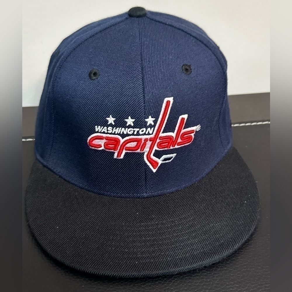 Adidas Men’s S/M fitted Washington Capitals cap NWOT​​​​​​​​​​​​​​​​​​​​​​